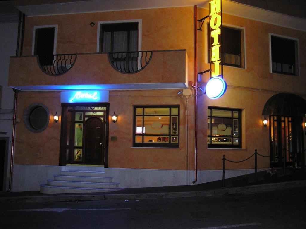 Hotel Mistral Портоскузо Екстер'єр фото